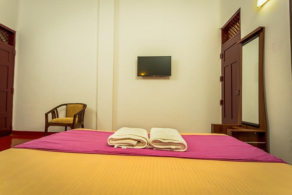 Dayanithi Guest House Джафна Экстерьер фото