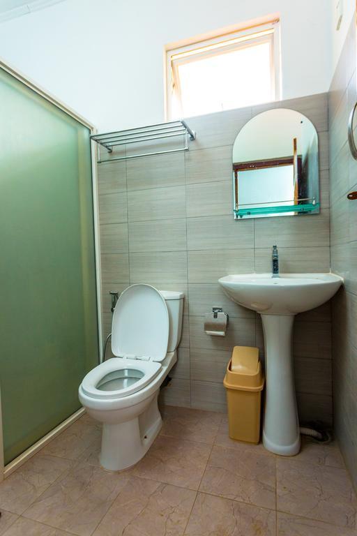 Dayanithi Guest House Джафна Экстерьер фото