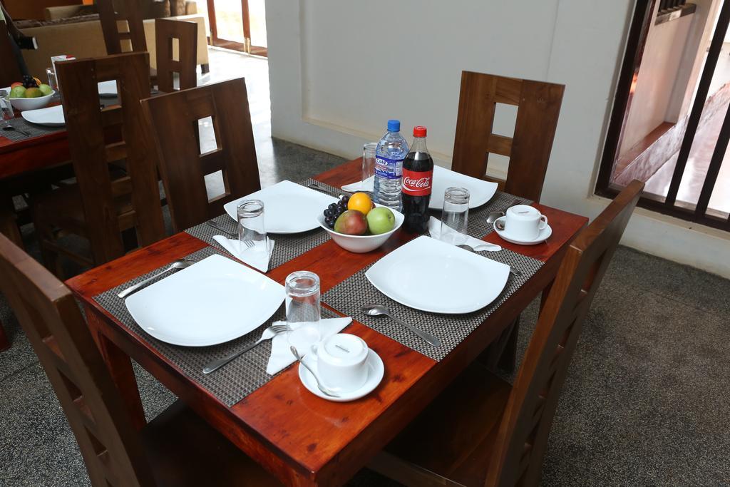 Dayanithi Guest House Джафна Экстерьер фото
